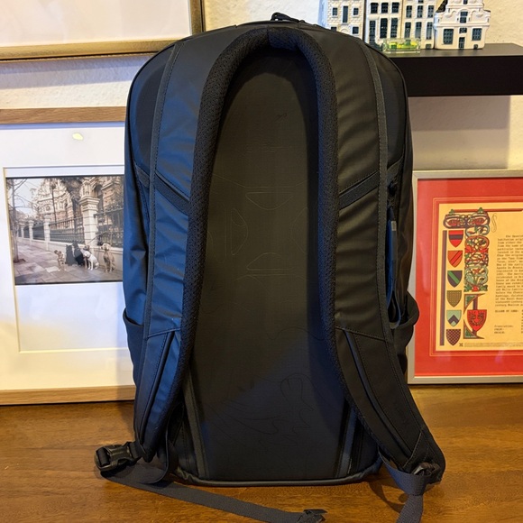 VERTX EUC Urban Ghost 20L Backpack It's Black Pack Bag - Picture 3 of 14